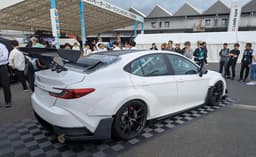 Toyota построила Camry с двумя двигателями, семью цилиндрами, 700 л.с. и полным приводом